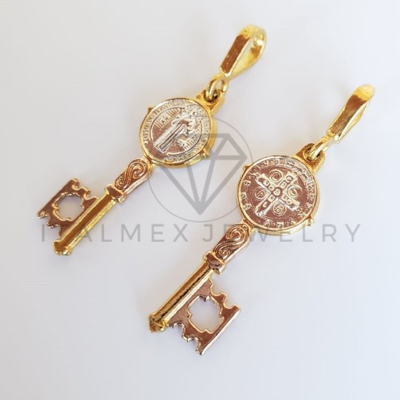 18K Gold Plated Saint Benedict Key & 22" Chain - Picture 7 of 8